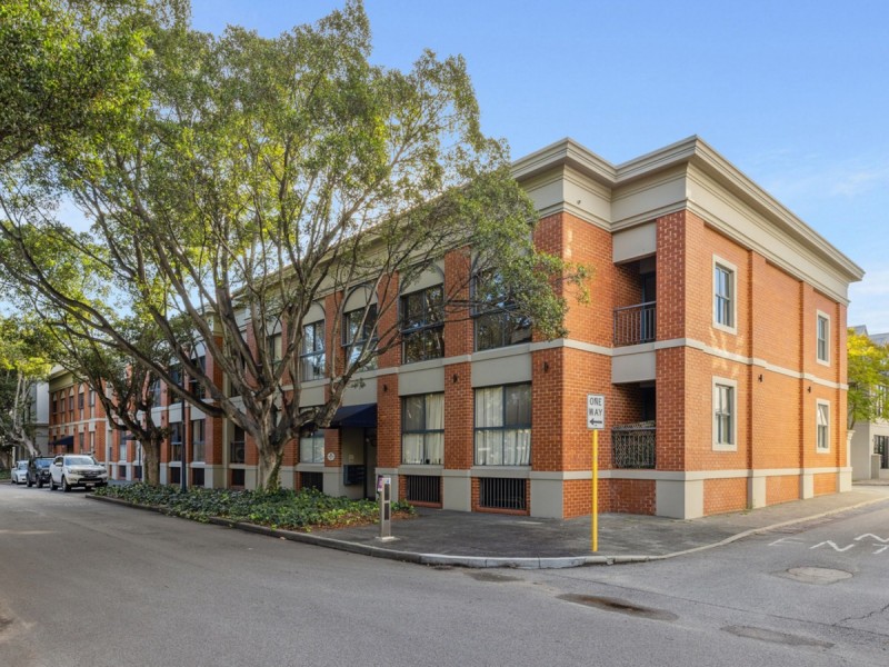 4/22 Saunders Street, East Perth WA 6004