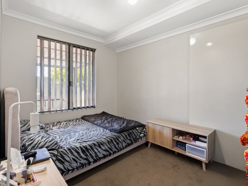 39 Minerva Loop, Success WA 6164