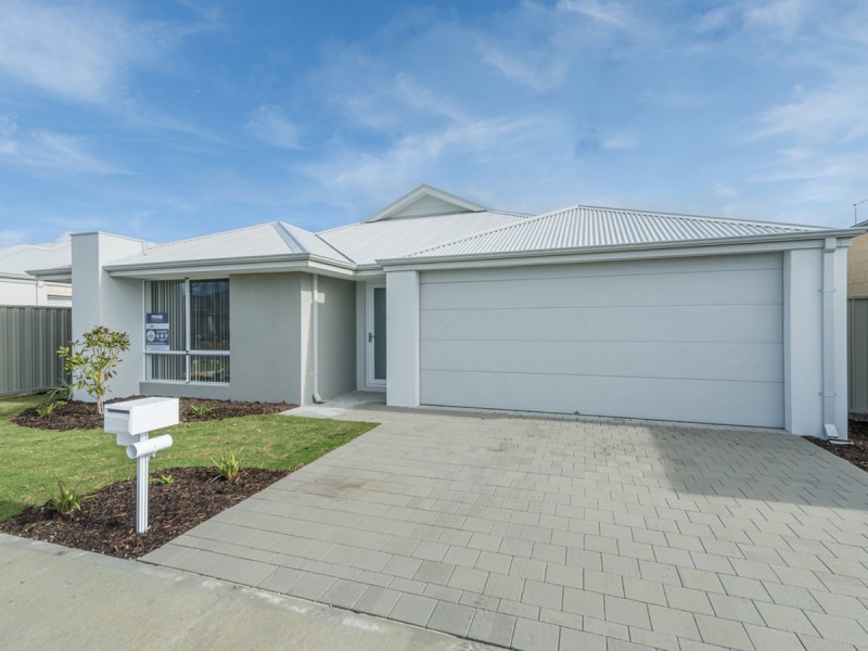 17 Troubridge Approach, Eglinton WA 6034