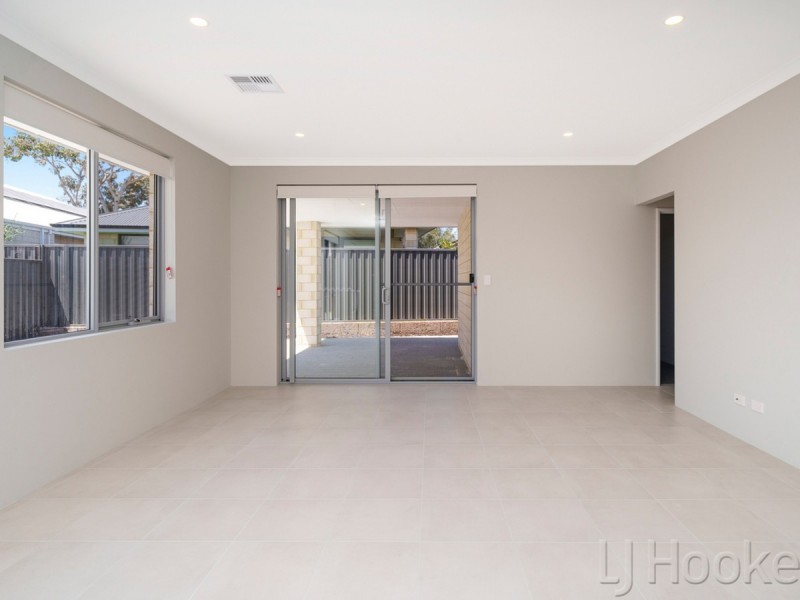 22 Carbunup Close, South Guildford WA 6055