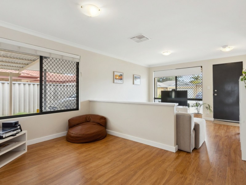 4 Harriet Place, Cloverdale WA 6105