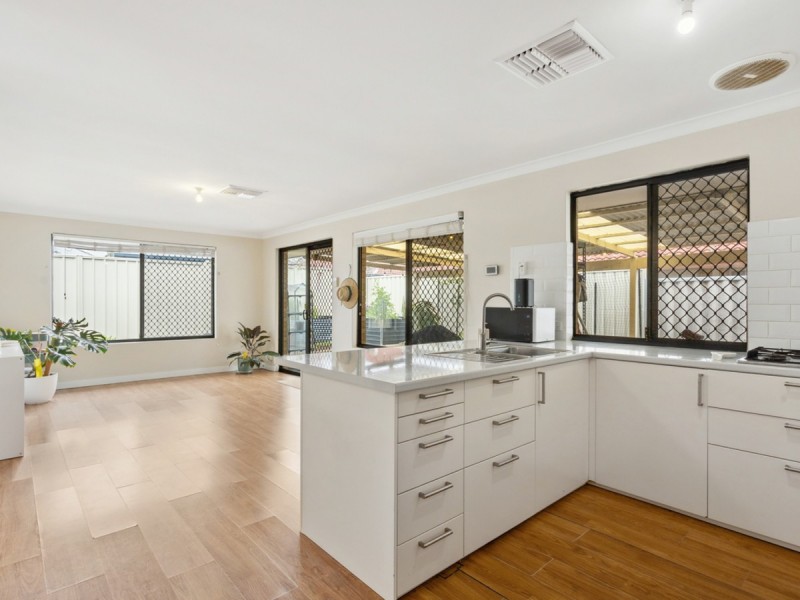 4 Harriet Place, Cloverdale WA 6105