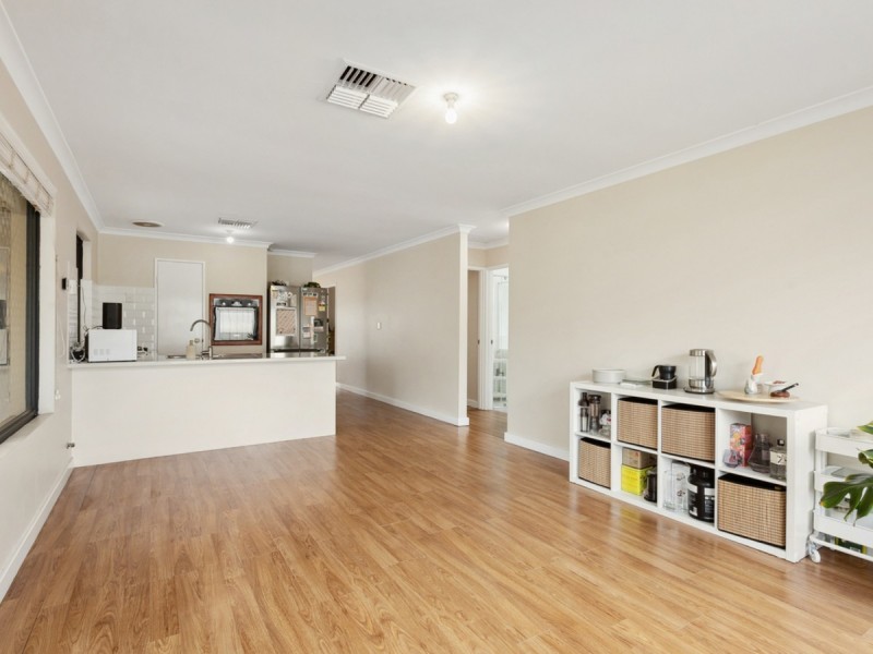 4 Harriet Place, Cloverdale WA 6105