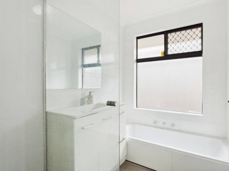 4 Harriet Place, Cloverdale WA 6105