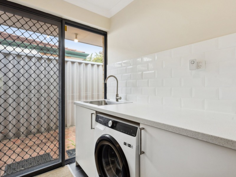 4 Harriet Place, Cloverdale WA 6105