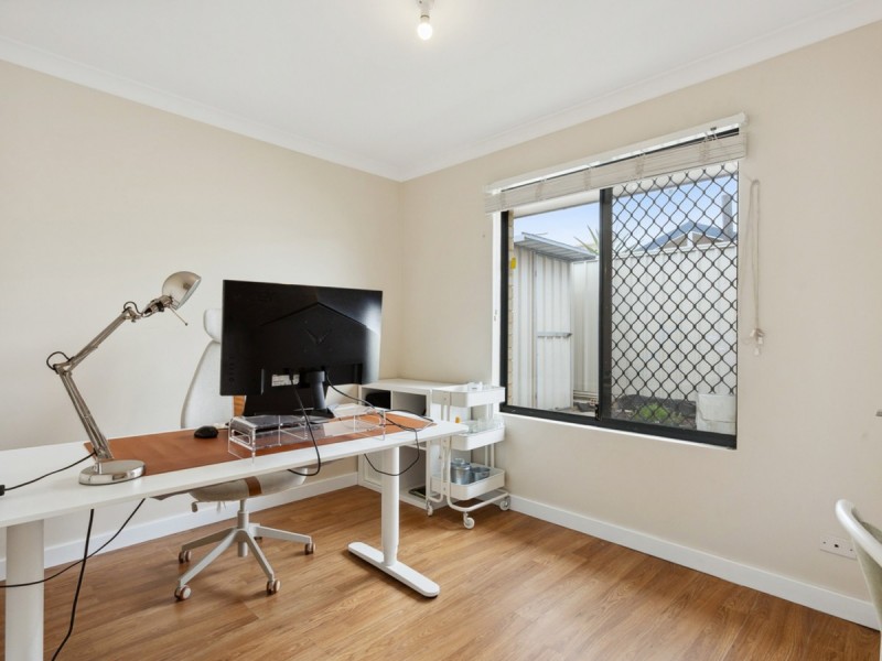 4 Harriet Place, Cloverdale WA 6105