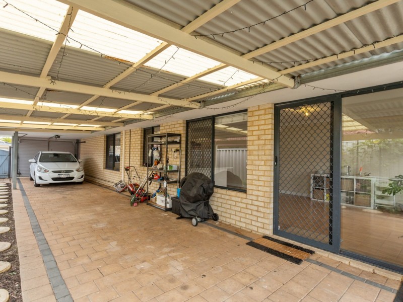 4 Harriet Place, Cloverdale WA 6105