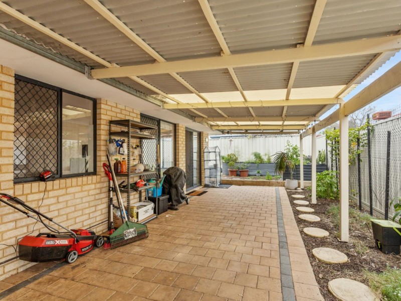 4 Harriet Place, Cloverdale WA 6105