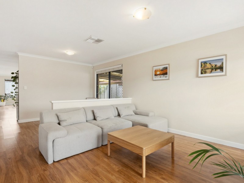 4 Harriet Place, Cloverdale WA 6105