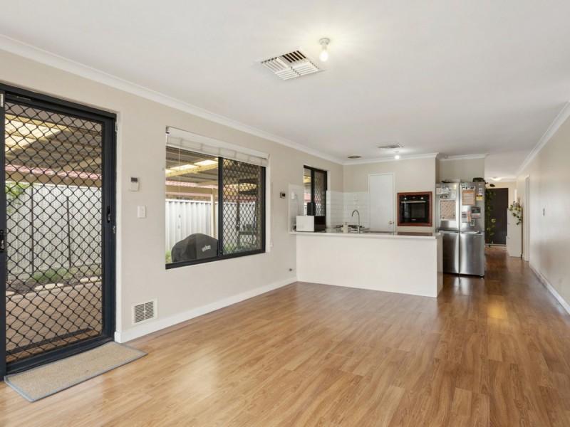 4 Harriet Place, Cloverdale WA 6105