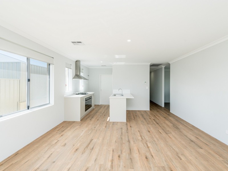 4 Holiday Way, Yanchep WA 6035