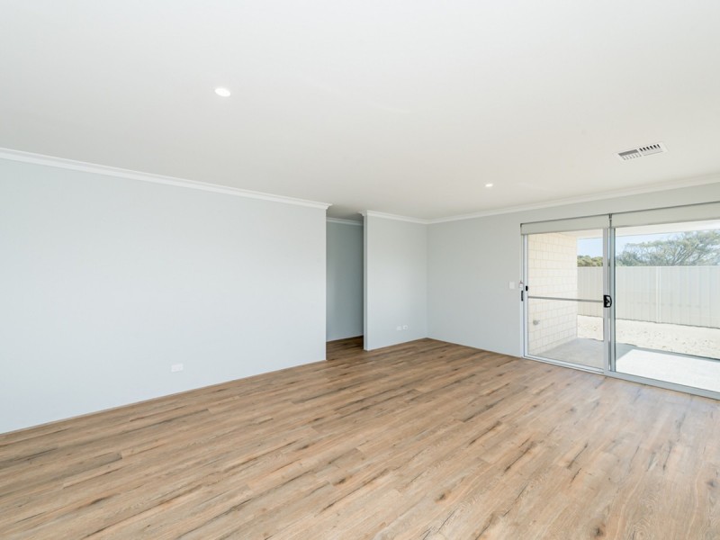 4 Holiday Way, Yanchep WA 6035