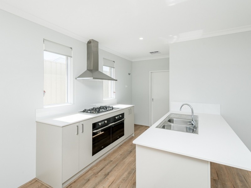 4 Holiday Way, Yanchep WA 6035