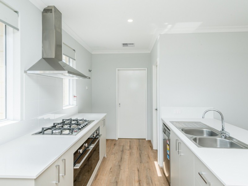 4 Holiday Way, Yanchep WA 6035