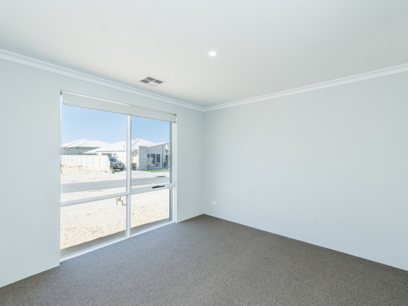 4 Holiday Way, Yanchep WA 6035