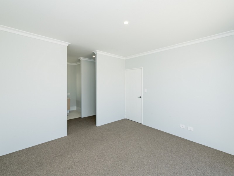 4 Holiday Way, Yanchep WA 6035