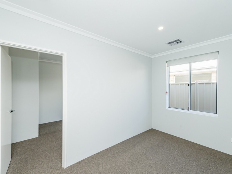 4 Holiday Way, Yanchep WA 6035