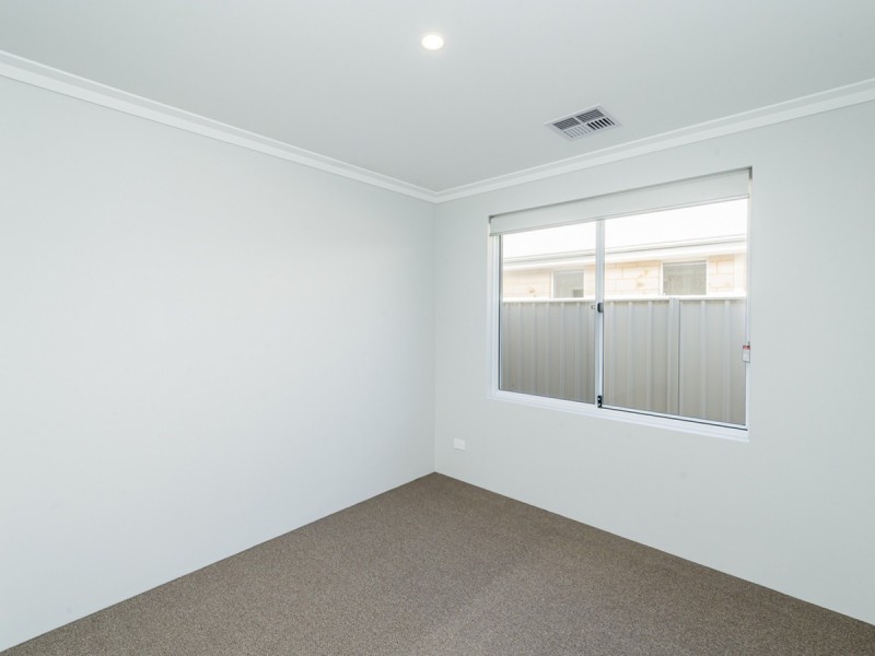 4 Holiday Way, Yanchep WA 6035