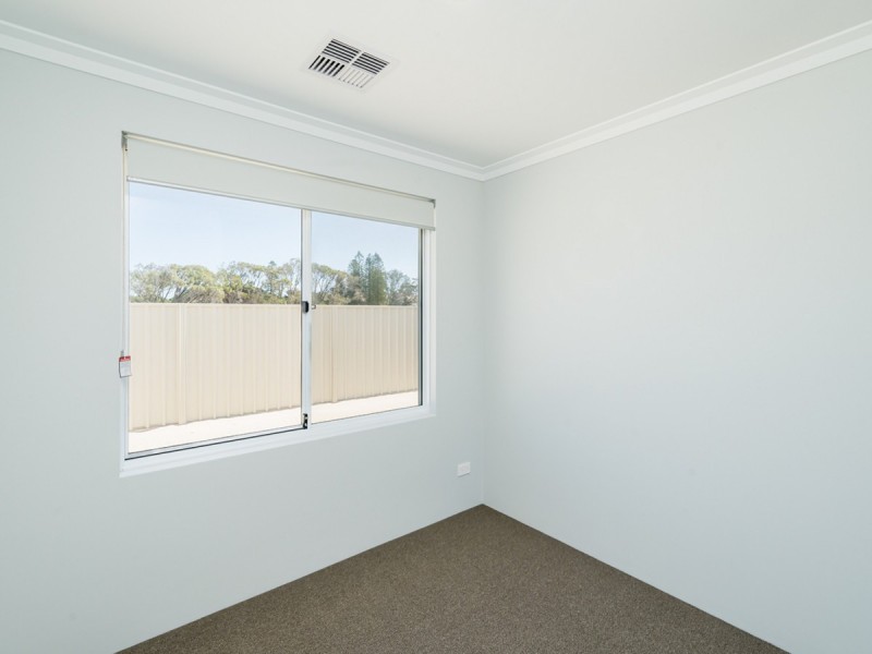 4 Holiday Way, Yanchep WA 6035