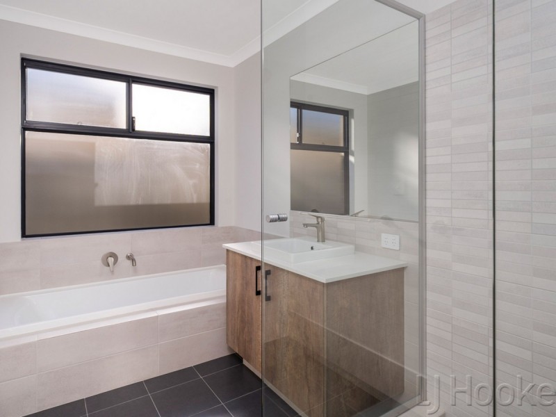 7 Draper Way, Ellenbrook WA 6069