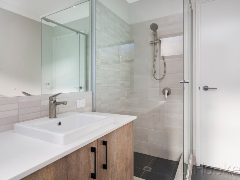 7 Draper Way, Ellenbrook WA 6069