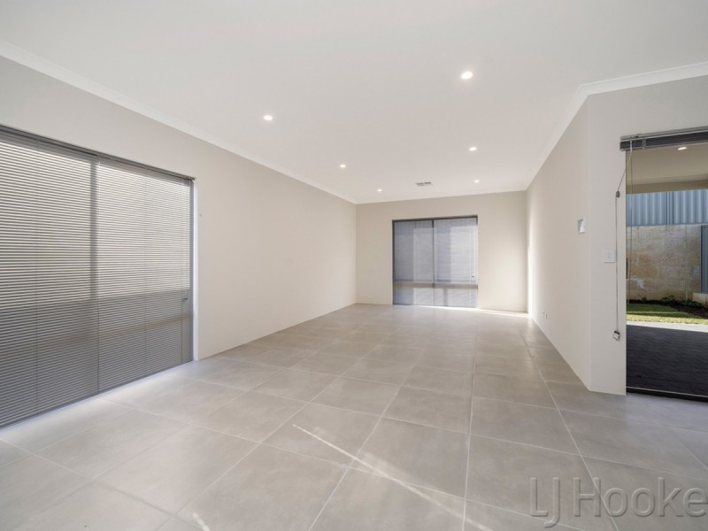 7 Draper Way, Ellenbrook WA 6069