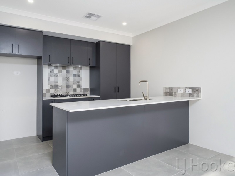 7 Draper Way, Ellenbrook WA 6069