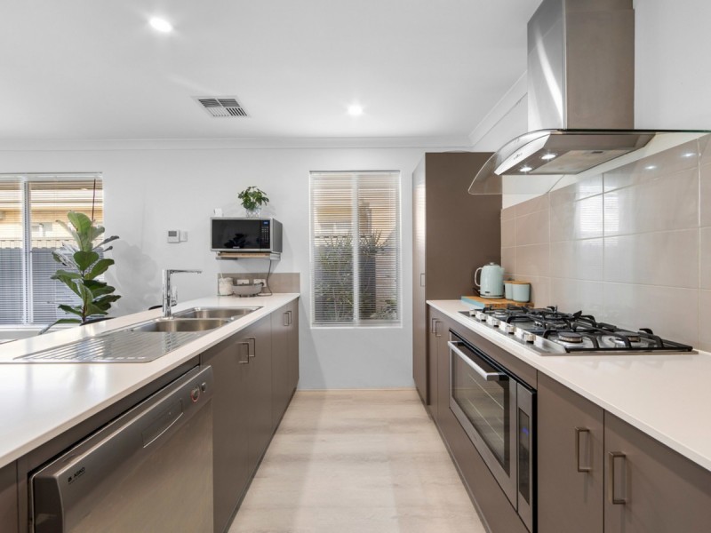 7 Durleigh Road, Aveley WA 6069