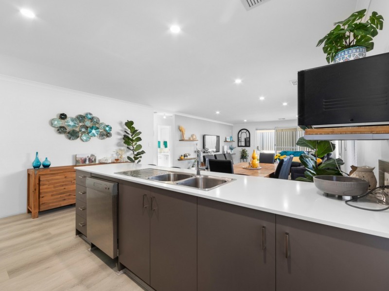 7 Durleigh Road, Aveley WA 6069