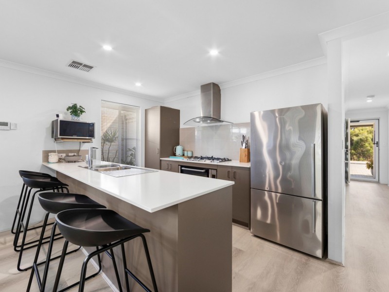 7 Durleigh Road, Aveley WA 6069