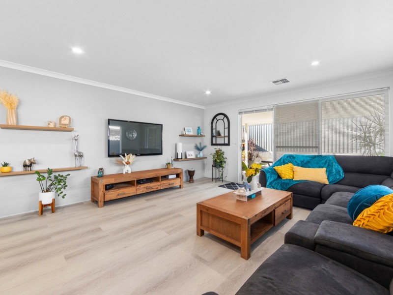 7 Durleigh Road, Aveley WA 6069