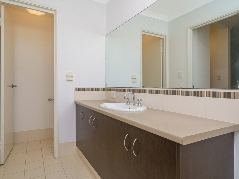 16 Magnesia Road, Wattle Grove WA 6107