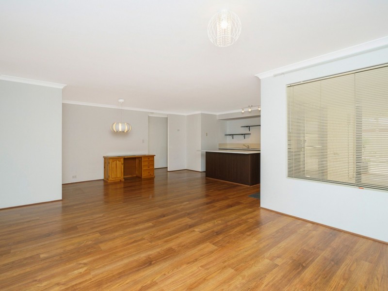 16 Magnesia Road, Wattle Grove WA 6107