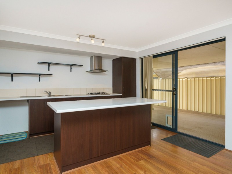 16 Magnesia Road, Wattle Grove WA 6107