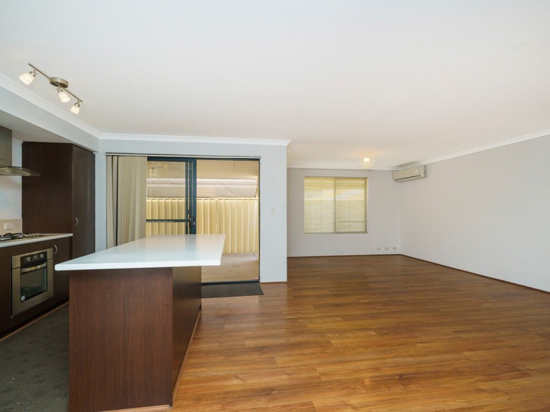 16 Magnesia Road, Wattle Grove WA 6107