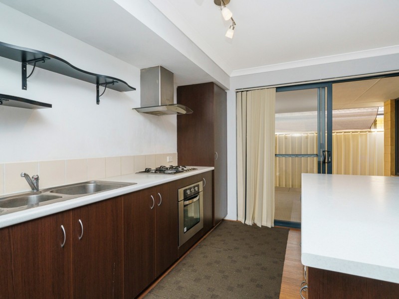 16 Magnesia Road, Wattle Grove WA 6107