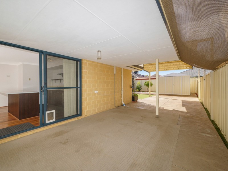 16 Magnesia Road, Wattle Grove WA 6107