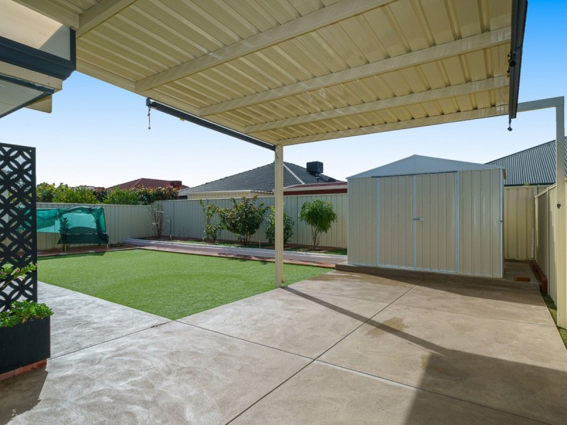 16 Magnesia Road, Wattle Grove WA 6107