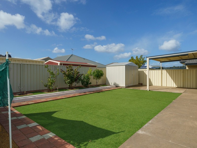 16 Magnesia Road, Wattle Grove WA 6107
