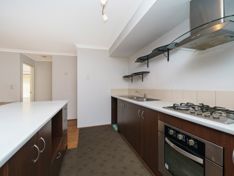 16 Magnesia Road, Wattle Grove WA 6107