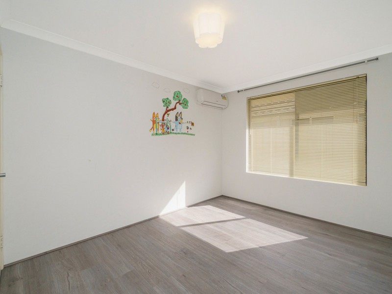 16 Magnesia Road, Wattle Grove WA 6107