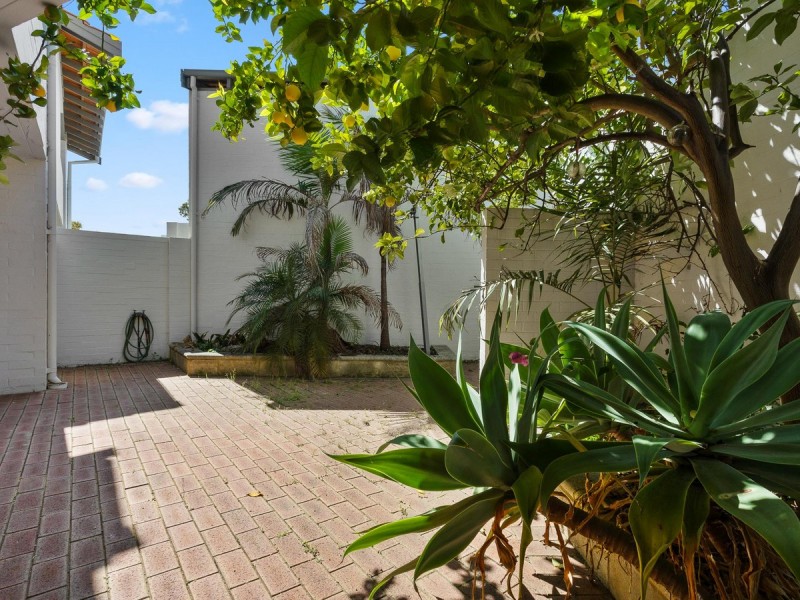 2/18 Fogerthorpe Crescent, Maylands WA 6051