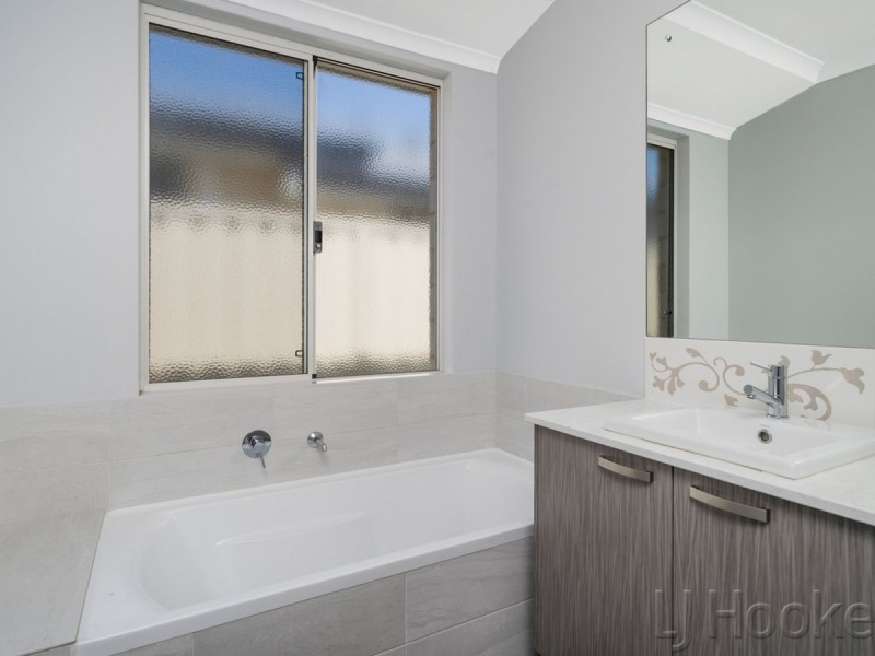 7 Greenpoint Way, Hilbert WA 6112