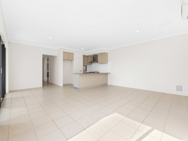 8 Glendalough Loop, Canning Vale WA 6155