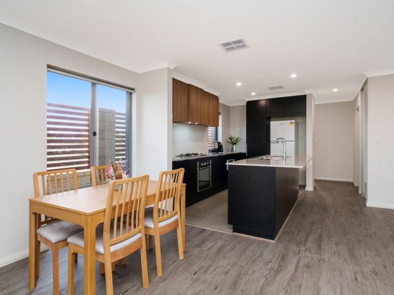 18 Gerygone Loop, East Cannington WA 6107