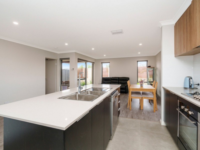 18 Gerygone Loop, East Cannington WA 6107