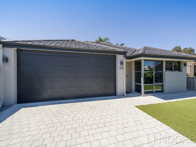 32 Renou Street, Queens Park WA 6107