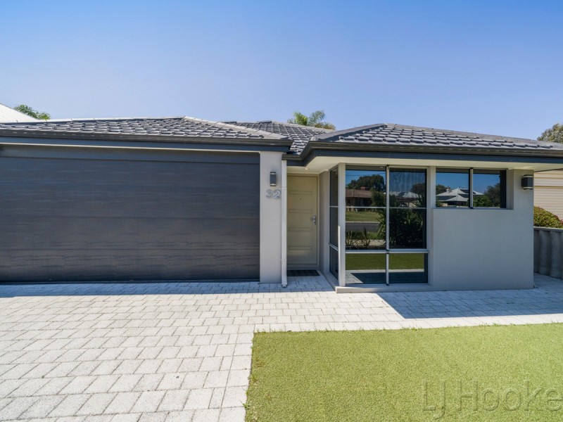 32 Renou Street, Queens Park WA 6107