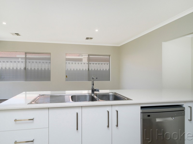 32 Renou Street, Queens Park WA 6107