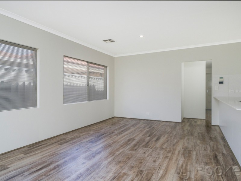 32 Renou Street, Queens Park WA 6107